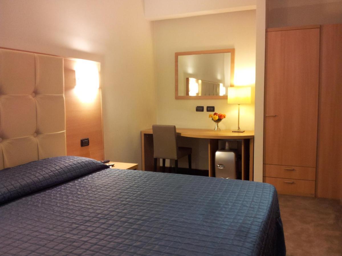 Residenza Cola Di Rienzo - Suite In Rom Værelse billede